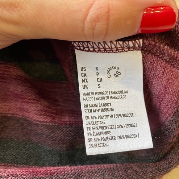 3 / $12 💖 American Eagle burgundy and gray Knit S - Picture 4 of 7